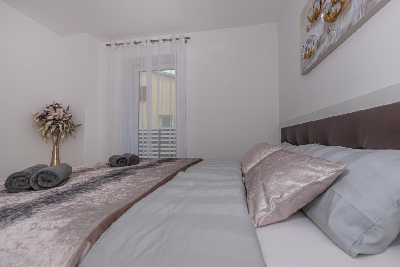 Apartmani Kecman 茨里克韦尼察 外观 照片