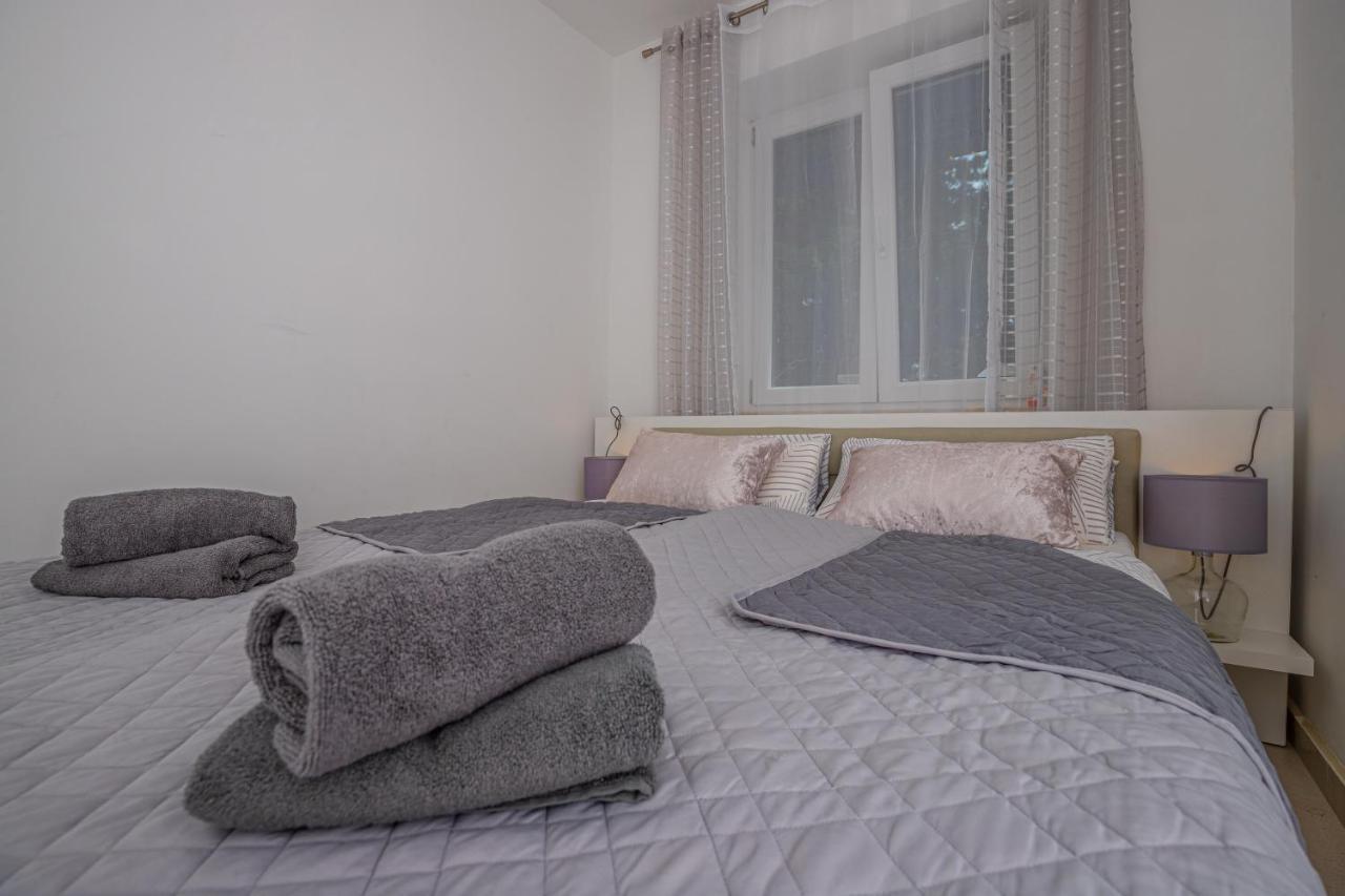 Apartmani Kecman 茨里克韦尼察 外观 照片
